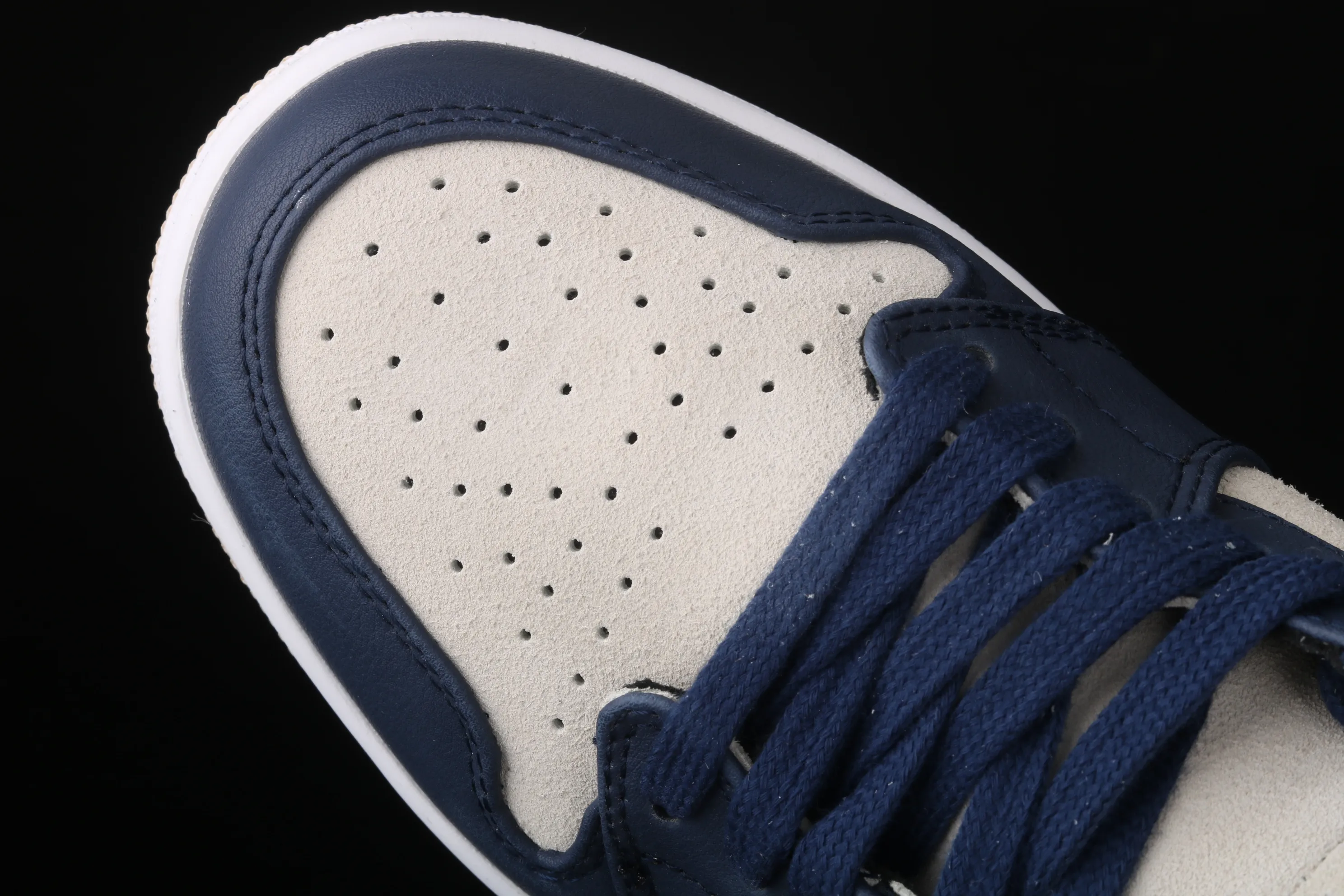 All categories Air Jordan Jordan series basketball shoes Air Jordan 1 High Air Jordan 1 Retro Premium AJ1 Joe 1 khaki blue frosted basketball shoes AQ9131-401